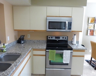 221 Vista Royale Circle W - Photo Thumbnail 5