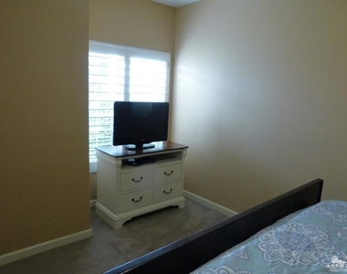 221 Vista Royale Circle W - Photo Thumbnail 11