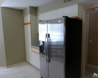 221 Vista Royale Circle W - Photo Thumbnail 8