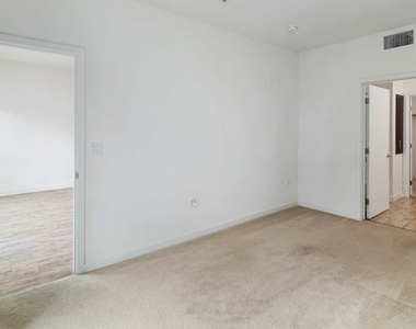1333 Powell Street - Photo Thumbnail 43