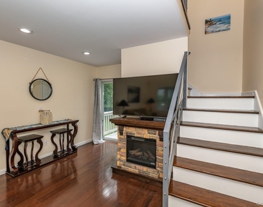 5 Hyler Drive - Photo Thumbnail 3