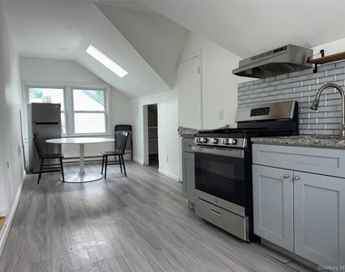 300 Highland Avenue - Photo Thumbnail 3