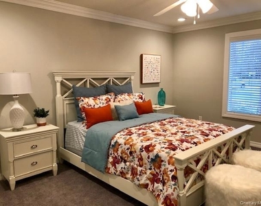 45 Country Club Drive - Photo Thumbnail 4