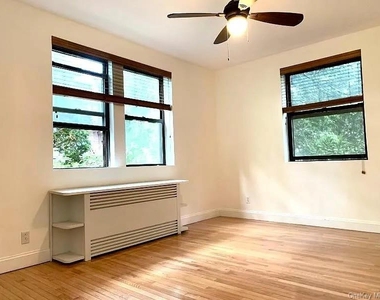 11 Greenridge Avenue - Photo Thumbnail 2