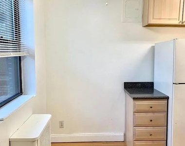 11 Greenridge Avenue - Photo Thumbnail 4