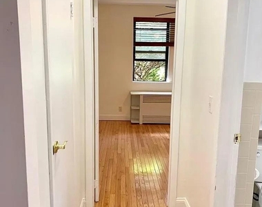 11 Greenridge Avenue - Photo Thumbnail 5
