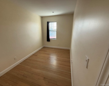 610 Jerico Turnpike - Photo Thumbnail 5