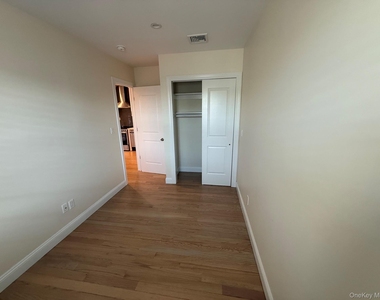 610 Jerico Turnpike - Photo Thumbnail 4