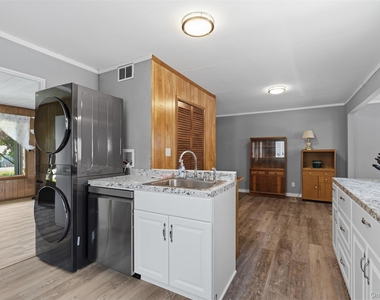 15 Forshee Street - Photo Thumbnail 3