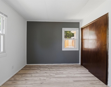 15 Forshee Street - Photo Thumbnail 10