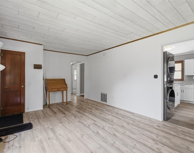 15 Forshee Street - Photo Thumbnail 2