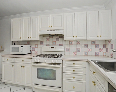 311 N Greeley Avenue - Photo Thumbnail 5