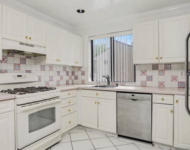 311 N Greeley Avenue - Photo Thumbnail 4