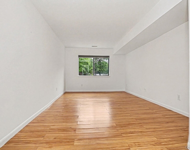 311 N Greeley Avenue - Photo Thumbnail 12