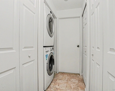 311 N Greeley Avenue - Photo Thumbnail 14