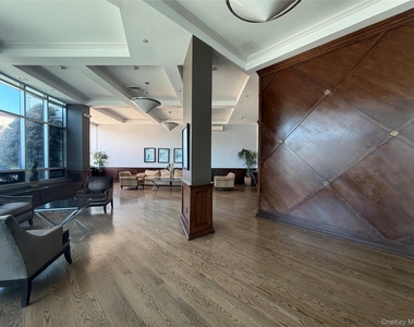 130 Post Avenue - Photo Thumbnail 4