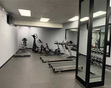 130 Post Avenue - Photo Thumbnail 6