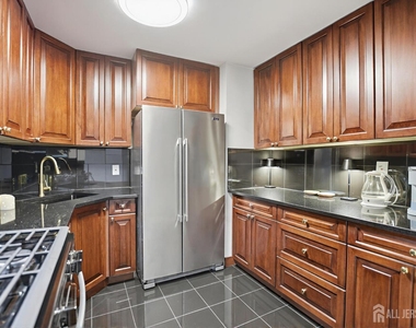 71 College Drive - Photo Thumbnail 3
