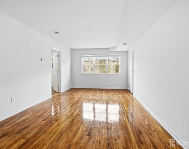 71 College Drive - Photo Thumbnail 4
