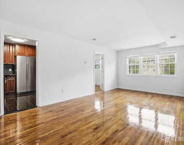 71 College Drive - Photo Thumbnail 5