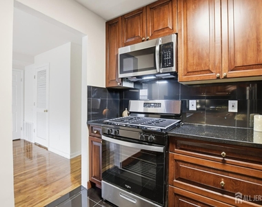 71 College Drive - Photo Thumbnail 2