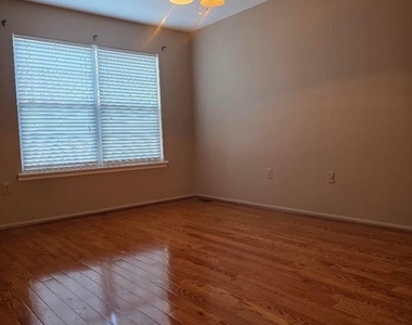 90 Almond Drive - Photo Thumbnail 11