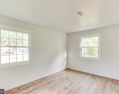 825 Barkley Drive - Photo Thumbnail 16