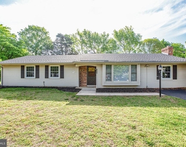 825 Barkley Drive - Photo Thumbnail 2