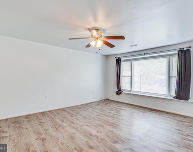 825 Barkley Drive - Photo Thumbnail 3