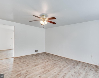 825 Barkley Drive - Photo Thumbnail 4