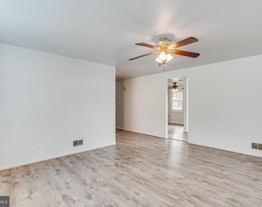 825 Barkley Drive - Photo Thumbnail 5