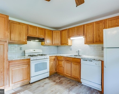 825 Barkley Drive - Photo Thumbnail 7