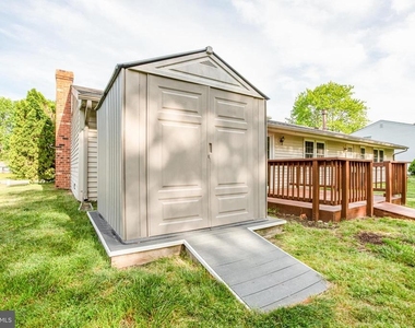 825 Barkley Drive - Photo Thumbnail 23