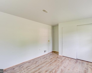 825 Barkley Drive - Photo Thumbnail 18