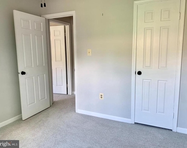 7808 Hyson Park Court - Photo Thumbnail 10
