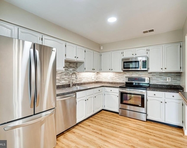 5708 Heritage Crossing Court - Photo Thumbnail 10