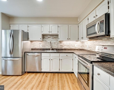 5708 Heritage Crossing Court - Photo Thumbnail 8