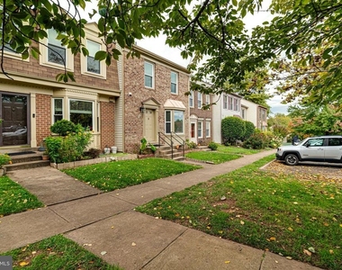 5708 Heritage Crossing Court - Photo Thumbnail 2