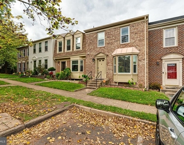 5708 Heritage Crossing Court - Photo Thumbnail 3