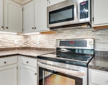 5708 Heritage Crossing Court - Photo Thumbnail 12