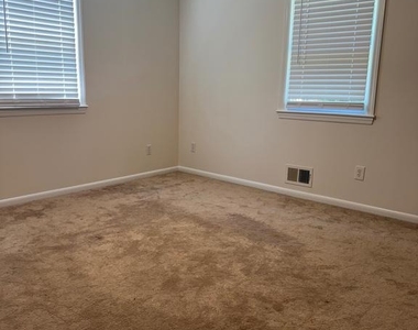 6718 Chestnut Oak Lane - Photo Thumbnail 13