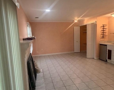 5149 Woodmire Lane - Photo Thumbnail 9