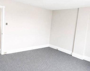 217 E Marshall Street - Photo Thumbnail 5