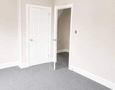217 E Marshall Street - Photo Thumbnail 6
