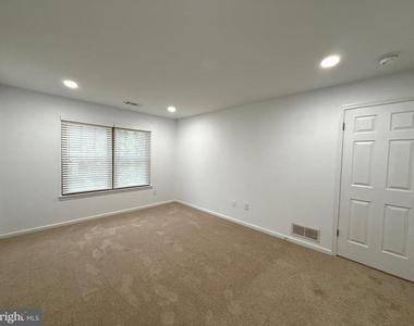 1512 Foxmeadow Circle - Photo Thumbnail 23