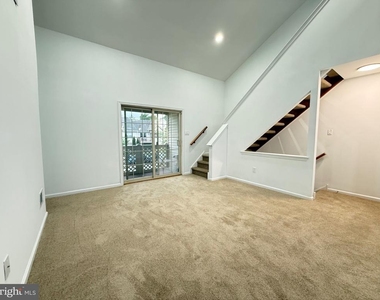 1512 Foxmeadow Circle - Photo Thumbnail 7