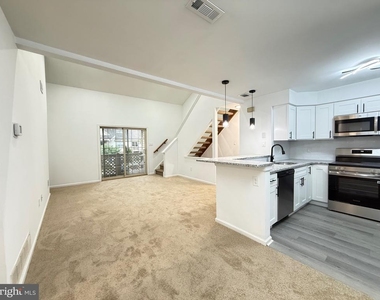 1512 Foxmeadow Circle - Photo Thumbnail 6