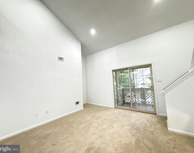 1512 Foxmeadow Circle - Photo Thumbnail 8