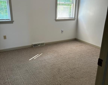 23 Sherrard Drive - Photo Thumbnail 9