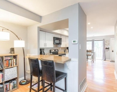 254 Summit House - Photo Thumbnail 3